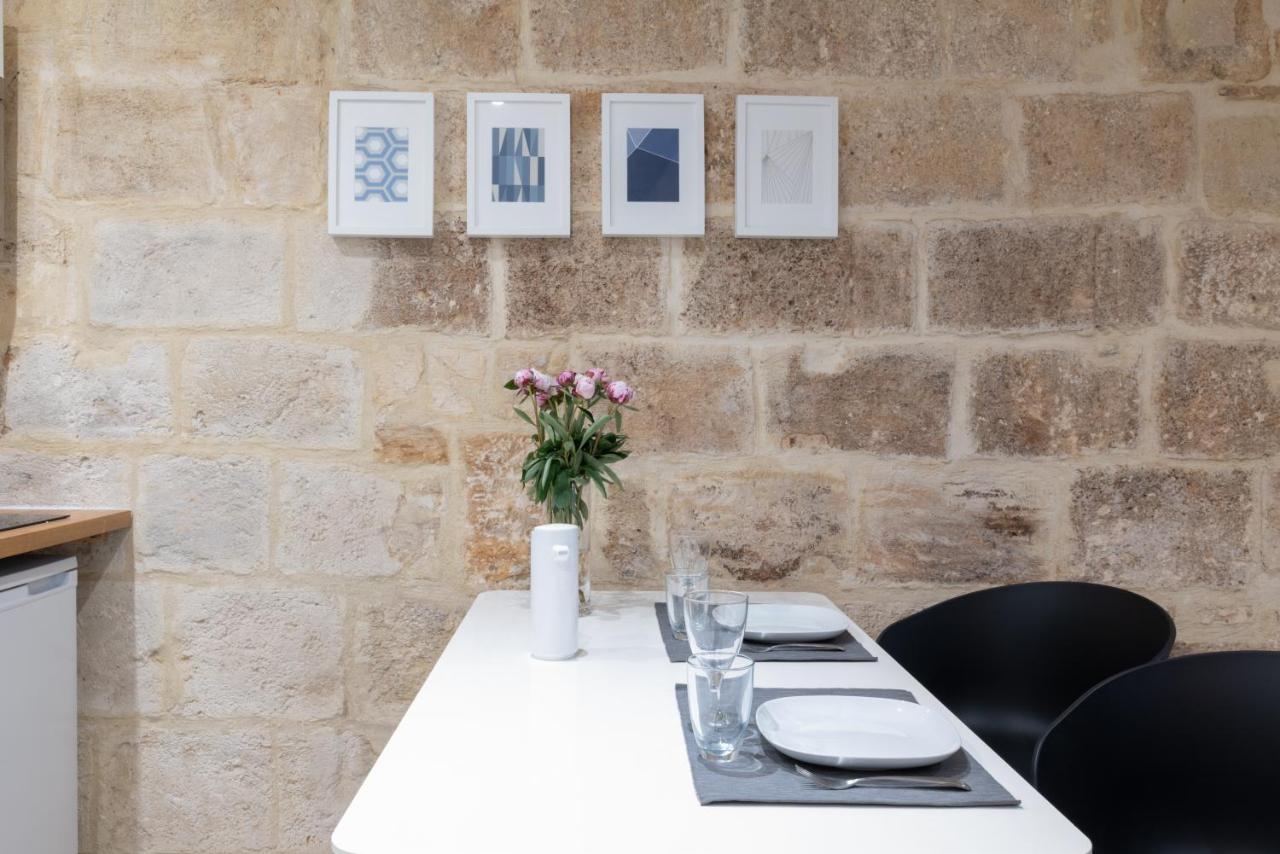Design & Cosy - Centre Historique Ecusson Apartment มงต์เปอลิเยร์ ภายนอก รูปภาพ