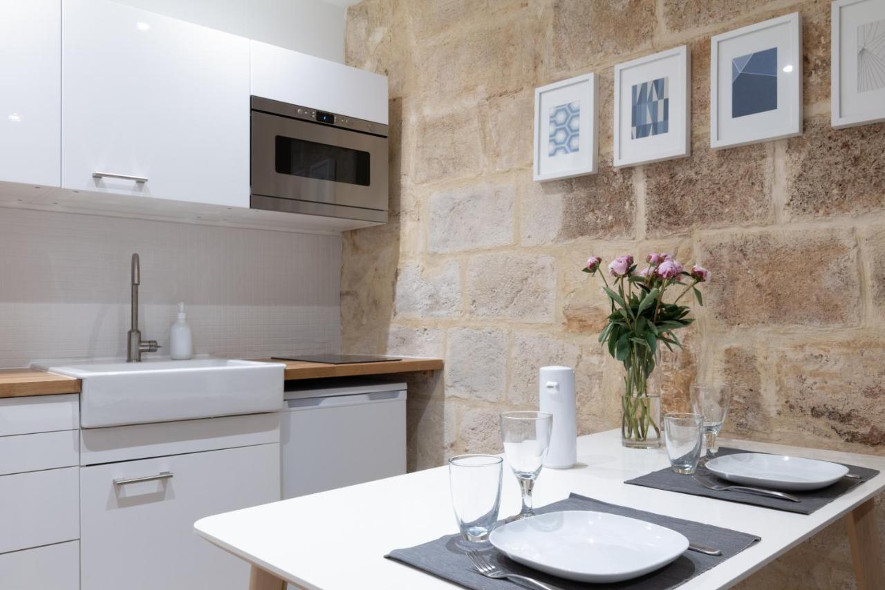 Design & Cosy - Centre Historique Ecusson Apartment มงต์เปอลิเยร์ ภายนอก รูปภาพ